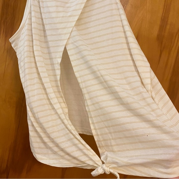 Mountain and Isles Top - Picture 4 of 6